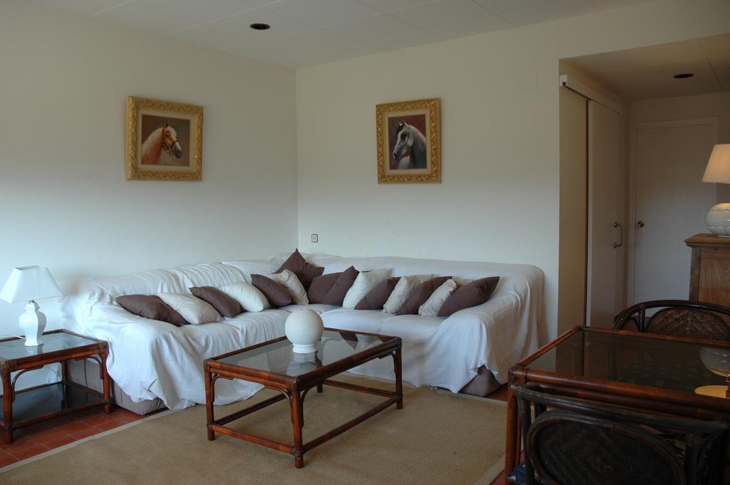 Residential Horse Club Costa Brava Vandrarhem Santa Cristina d'Aro Rum bild